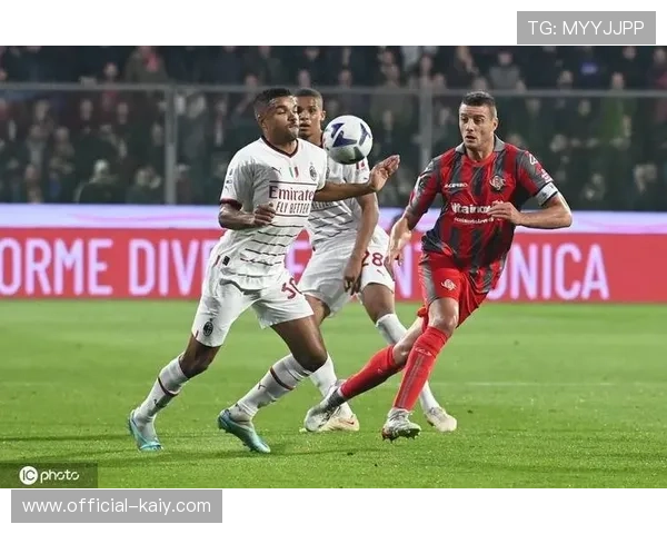 比萨与帕尔马保级战半场零射正，双方中场失误频现